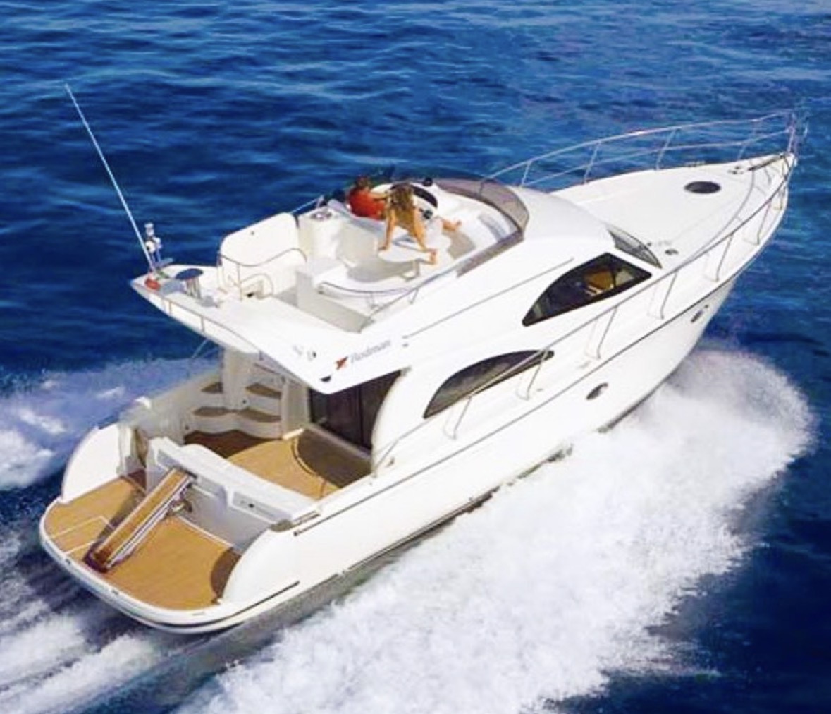 Yacht cruising at speed
